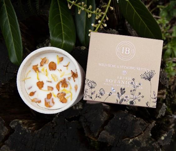 IRISH BOTANCICALS Wild Rose & Stinging Nettle Boxed Candle